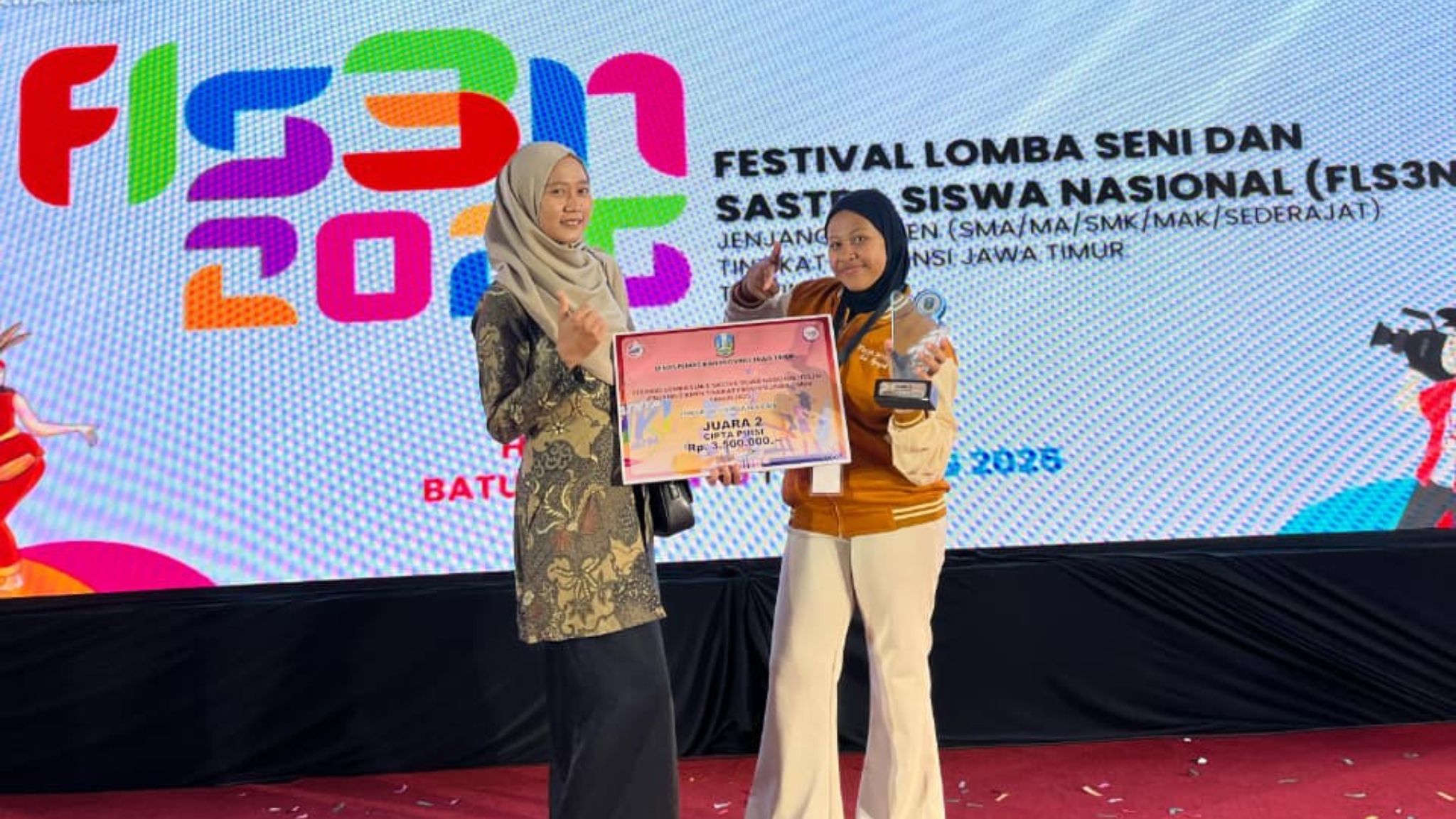 Siswi MAN 3 Nganjuk Raih Juara 2 Lomba Cipta Puisi FLS2N Jawa Timur