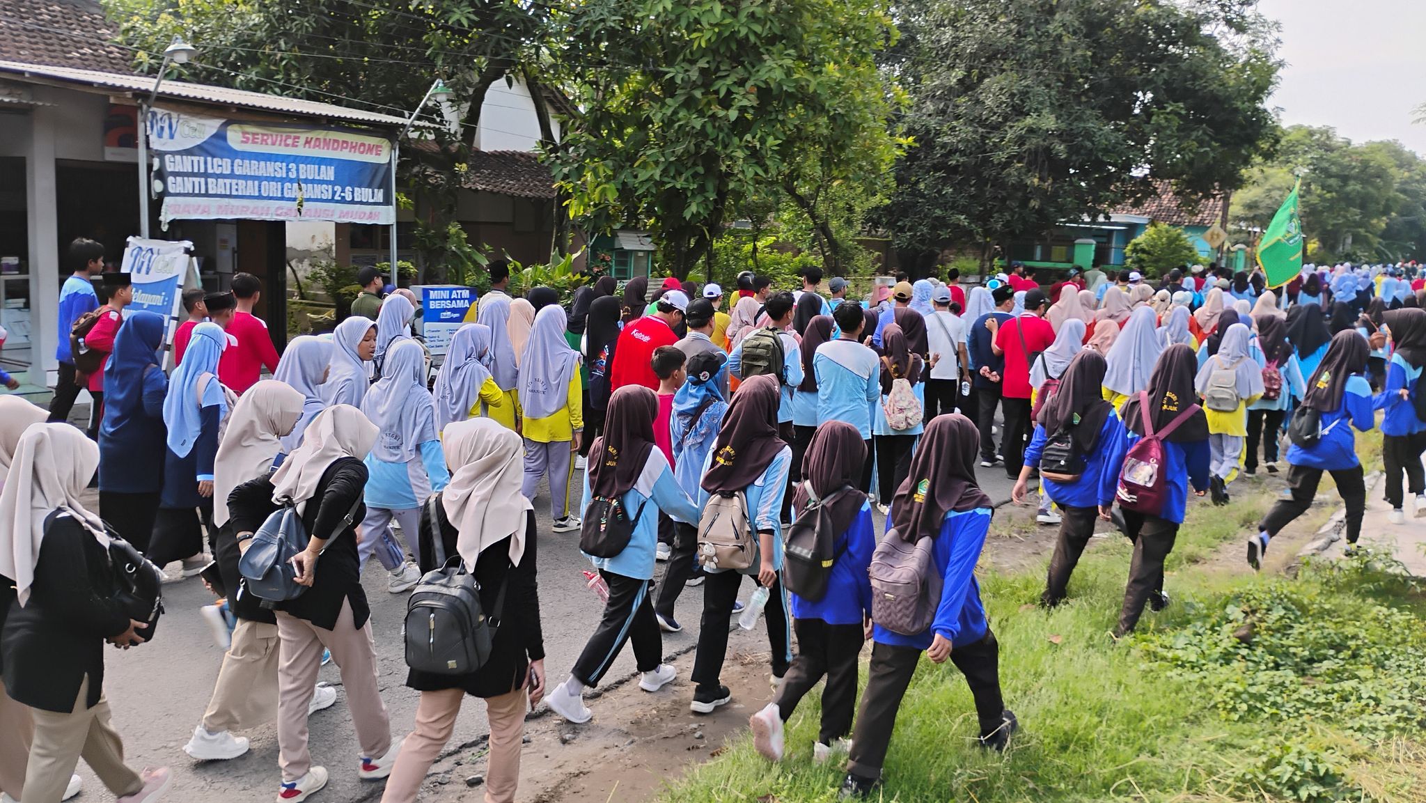 HAB ke-80 Kemenag RI, Ribuan Peserta Padati MAN 3 Nganjuk dalam Jalan Santai Penuh Kebersamaan