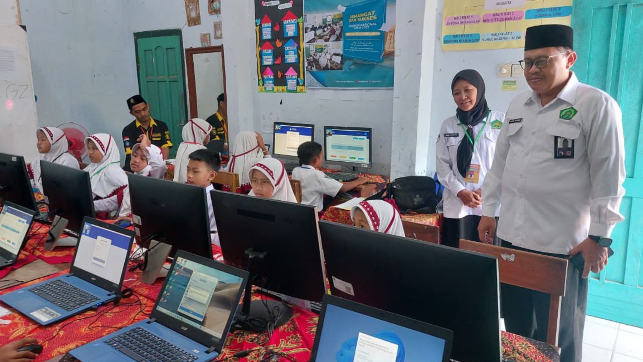 Kakankemenag Nganjuk Lakukan Monev ANBK di MIN 9 Nganjuk