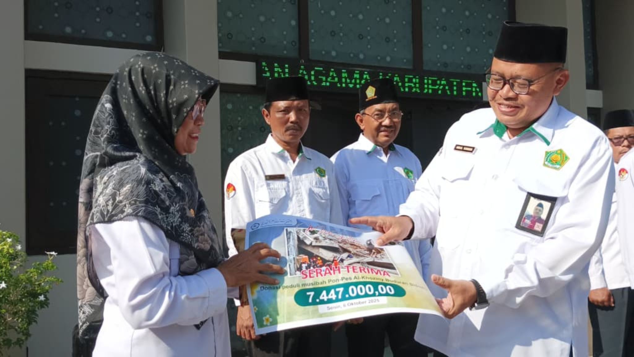 Kepedulian yang Menguatkan, Kemenag Nganjuk Serahkan Bantuan untuk Ponpes Al Khoziny