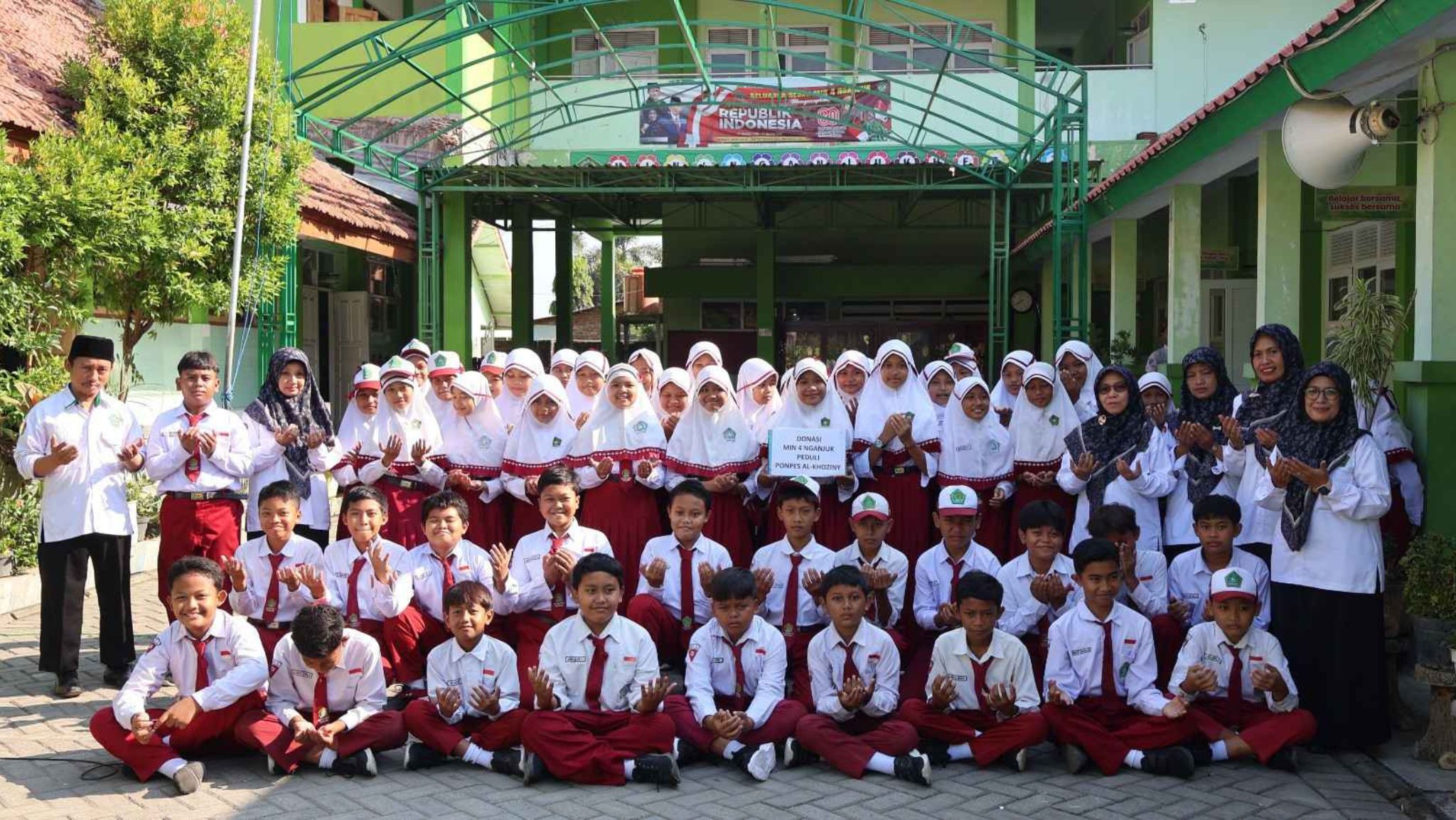 MIN 4 Nganjuk Galang Donasi untuk Korban Musibah Ponpes Al-Khoziny Sidoarjo