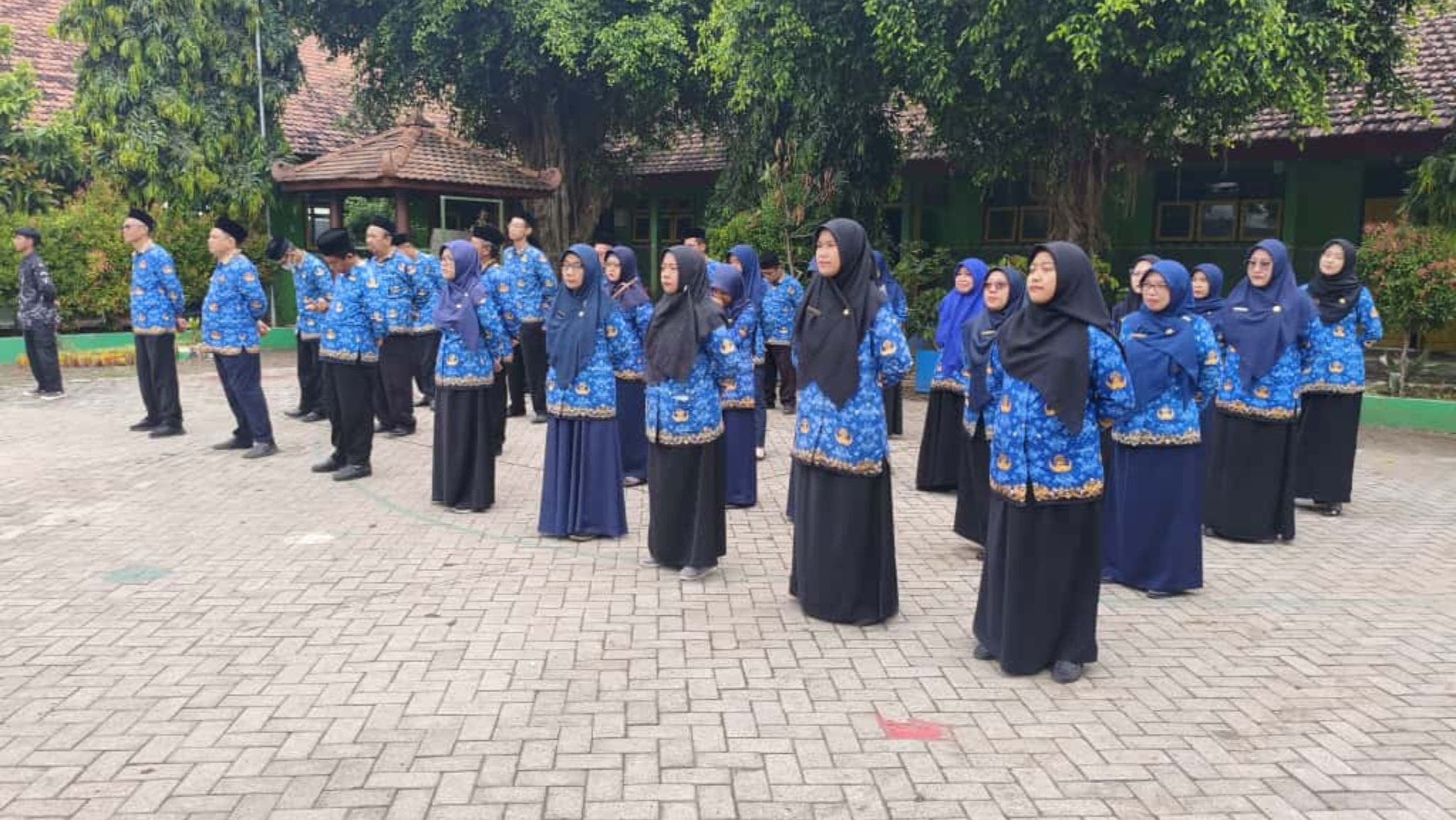 Semangat Persatuan Menggema di Lapangan MAN 3 Nganjuk pada Upacara Peringatan Hari Sumpah Pemuda