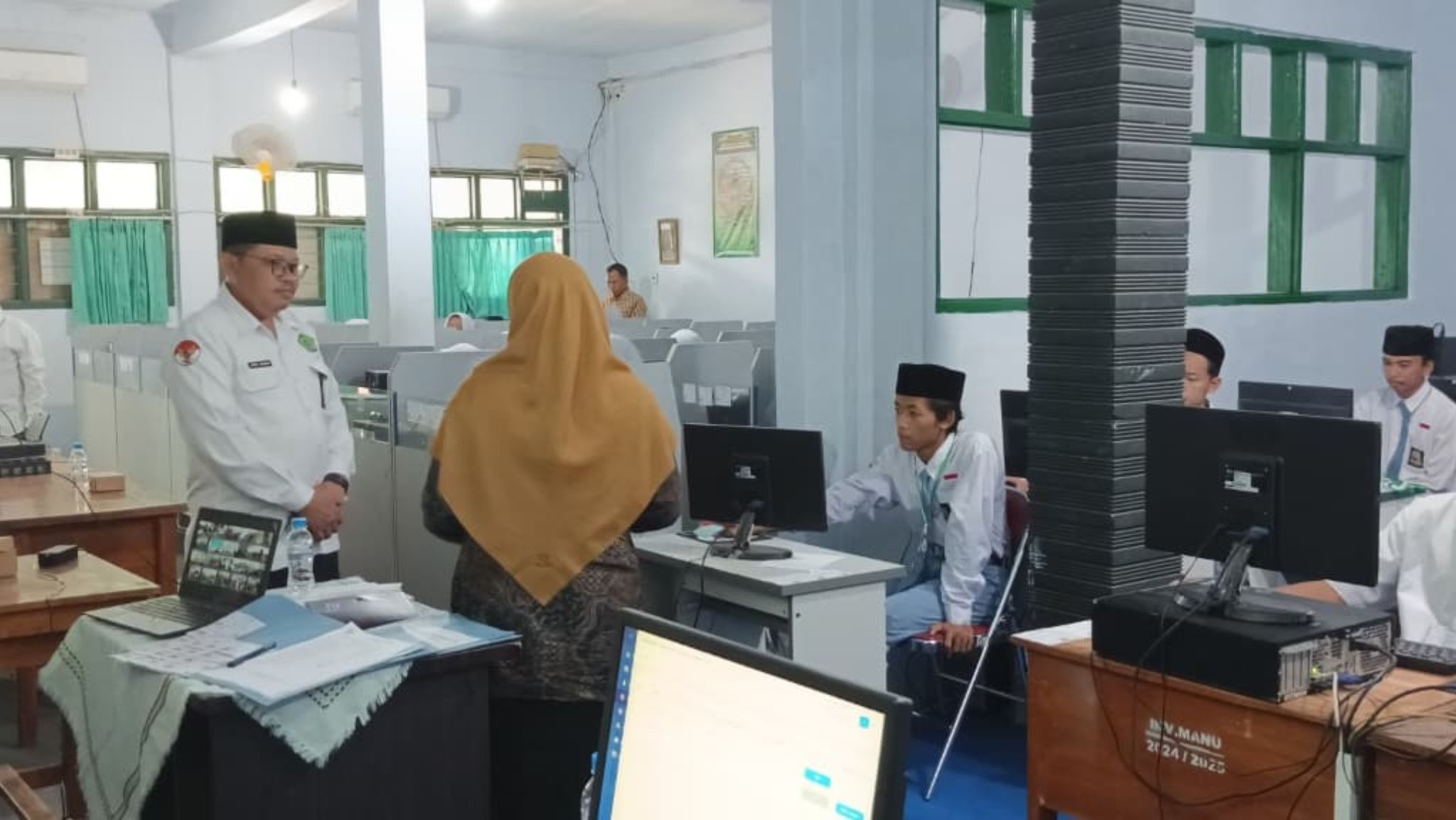 Hadir Memberi Dukungan, Kakankemenag Nganjuk Tinjau Pelaksanaan TKA di MA NU Mojosari