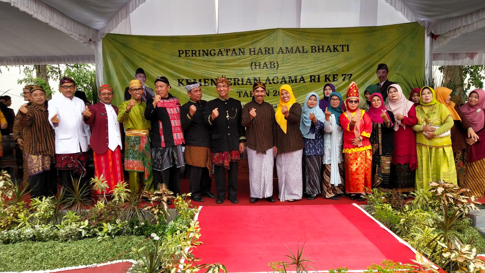 Penuh Semangat, Upacara HAB ke-77 ASN Kemenag Nganjuk Pakai Baju Adat